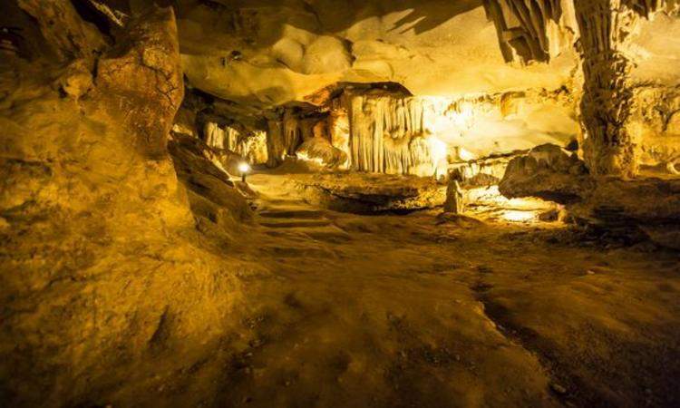 The Most Lovely Caves of Ha Long Bay 