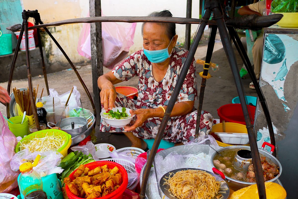 Mekong vendor serves up Vietnamese noodles with coconut cream for two decades