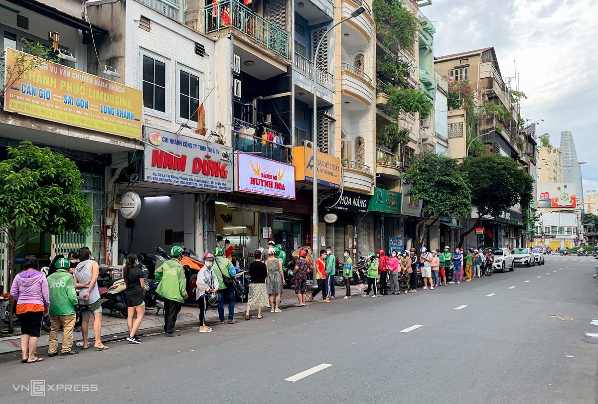 Ho Chi Minhese queue for $3 banh mi