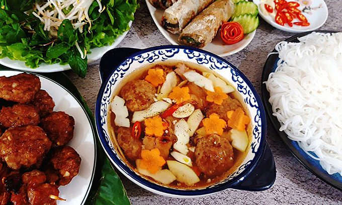 Vietnam’s iconic bun cha features in British Platinum Jubilee Cookbook