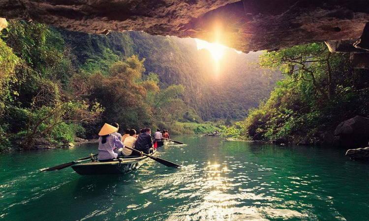 Tour to Hoa Lu Ancient Capital in Ninh Binh