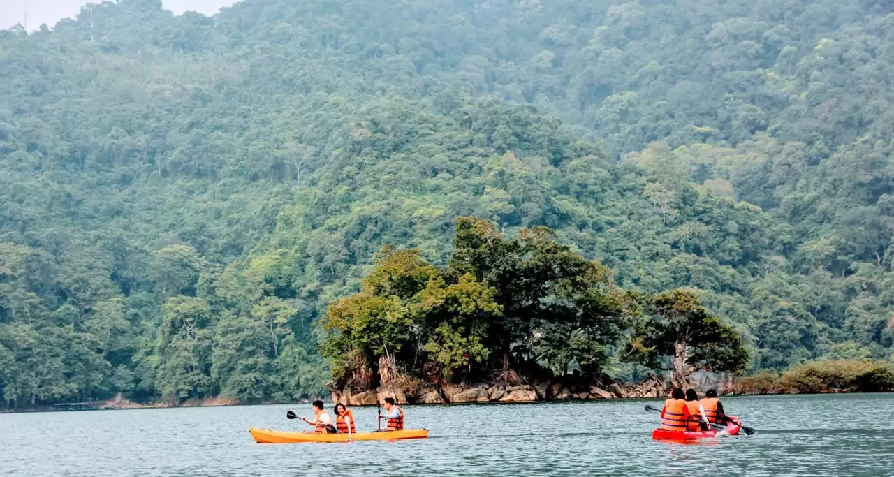 Kayaking on Ba Be Lake