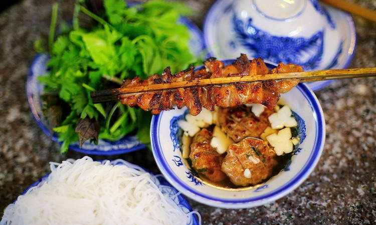 Hanoi Foodie Vespa Tour