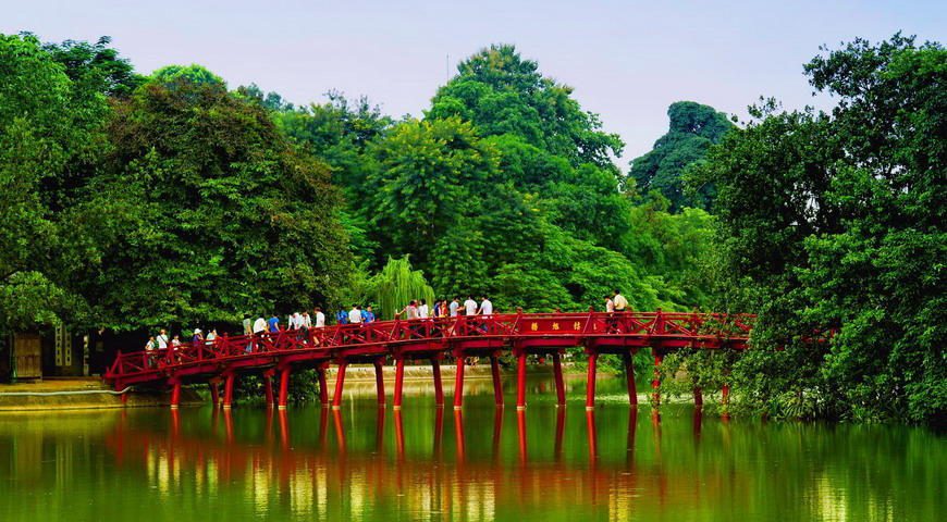 Best of Vietnam and Laos Tour