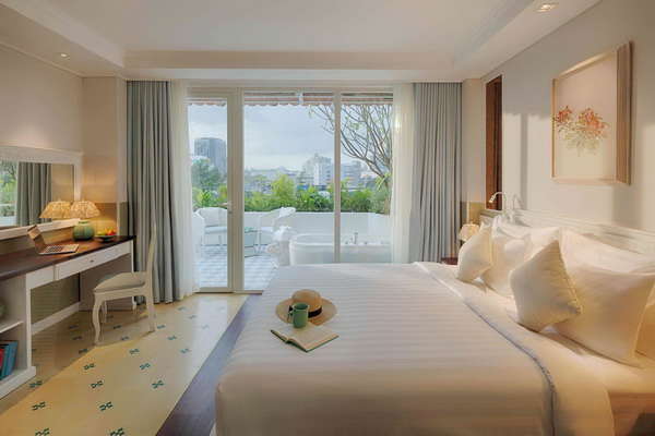 Au Lac Charner Hotel