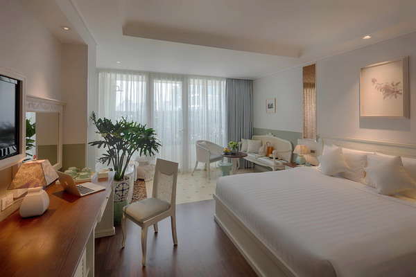 Au Lac Charner Hotel